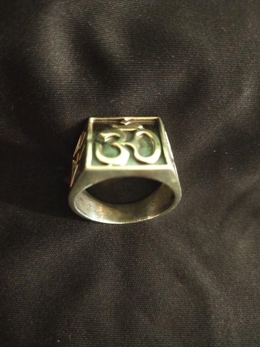 Серебреная печатка ручной работы со знаком Ом.