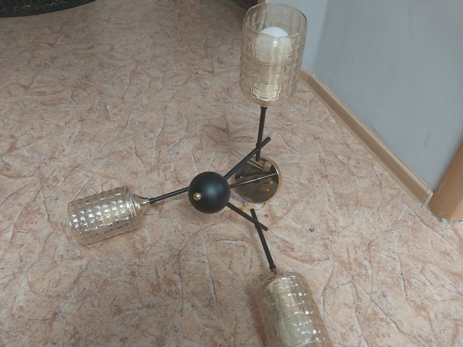 Люстра с 3 плафонами