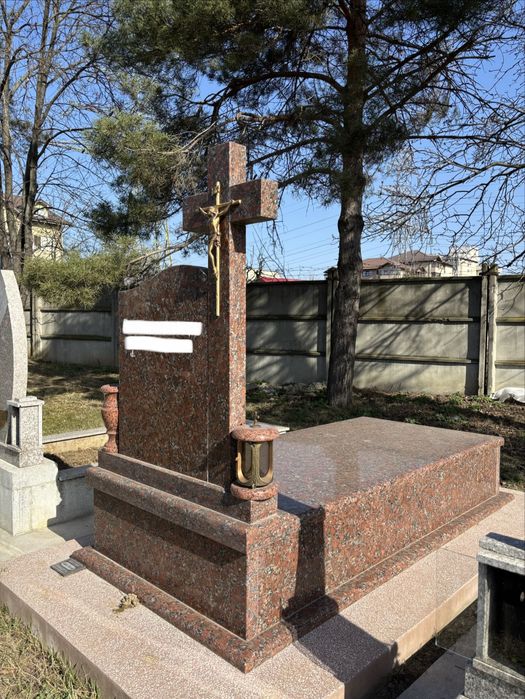 Monumente funerare iași