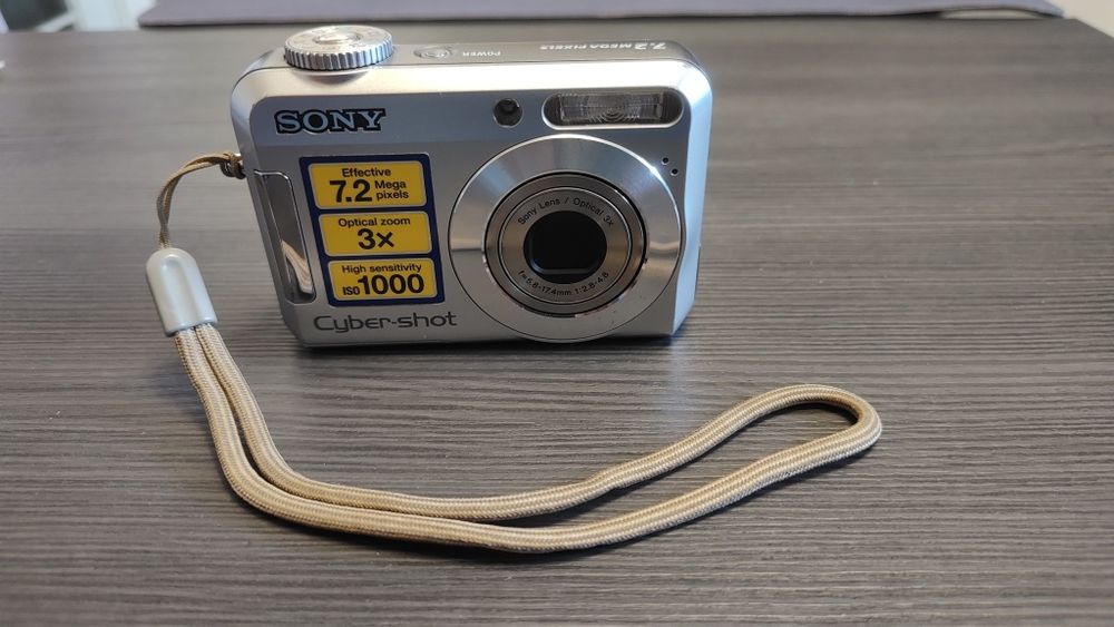 Продавам фотоапарат Sony