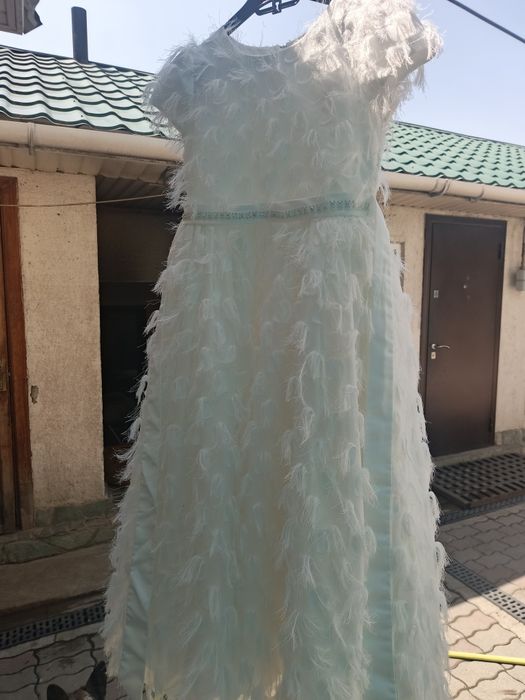 Нарядное платье на девочку рост 130см