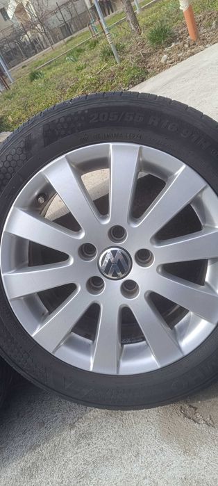 Продавам комплект оригинални джанти VW с летни гуми Humko