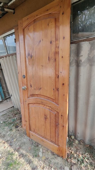 Дверь деревянная