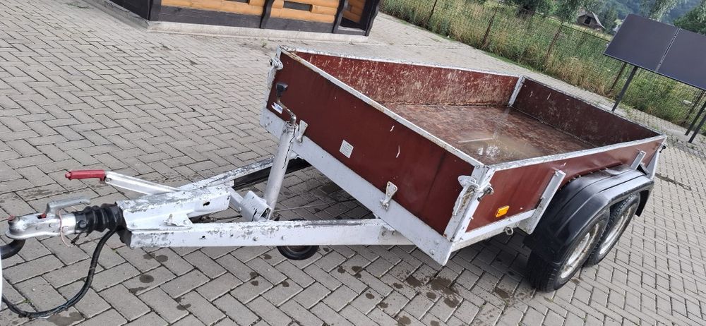 Vand remorcă 2000kg B+E cu sistem de franare.