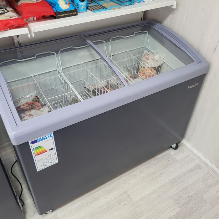 Срочно продам витринные холодильники