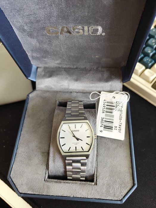 Мужские винтажные квадратные аналоговые часы Casio MTP-B140D-7AV