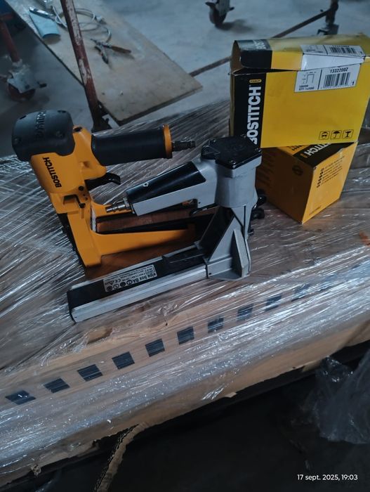 Pistol pneumatic cu capse