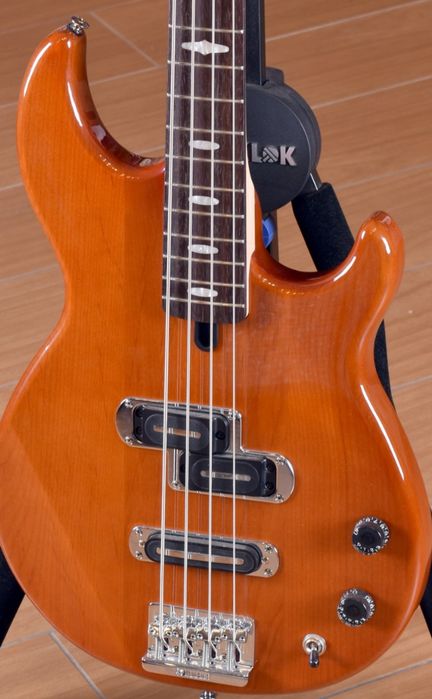 Бас китара YAMAHA BB 1024