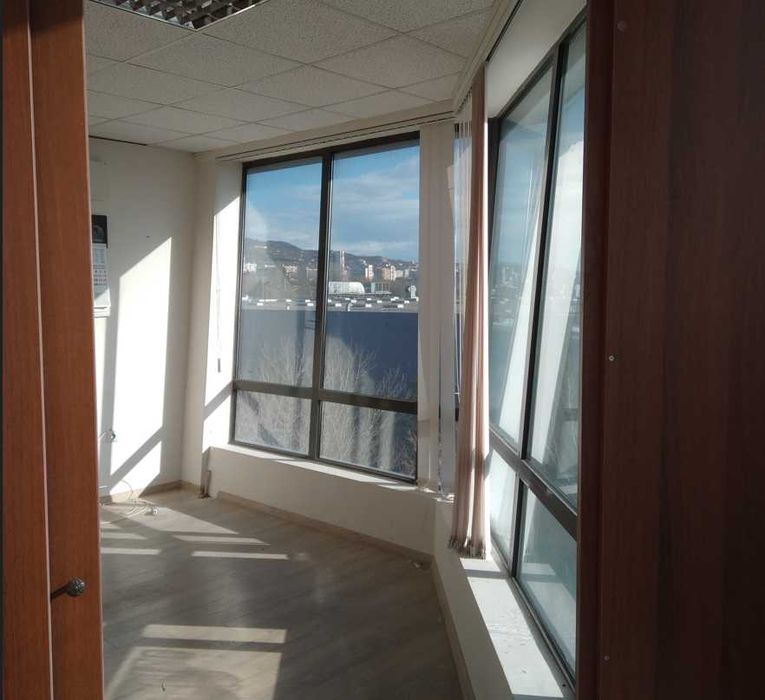 Офиси 9 бр., Метро