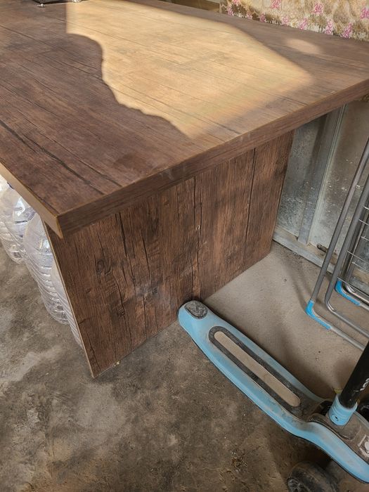 Продаётс стол. Stol sotiladi.