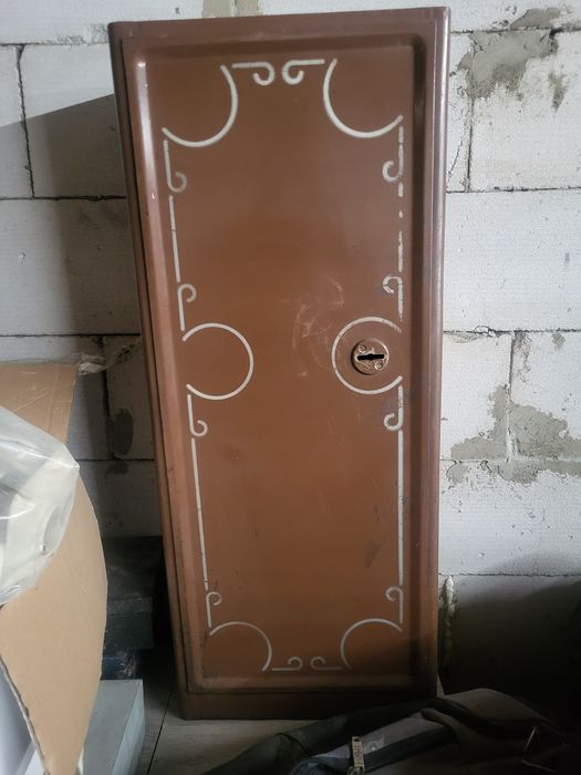 Металлический сейф