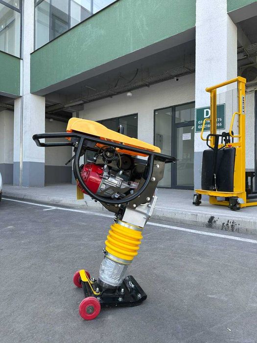 Кенгуру трамбовка аппарат суточная аренда . бензиновый виброплита