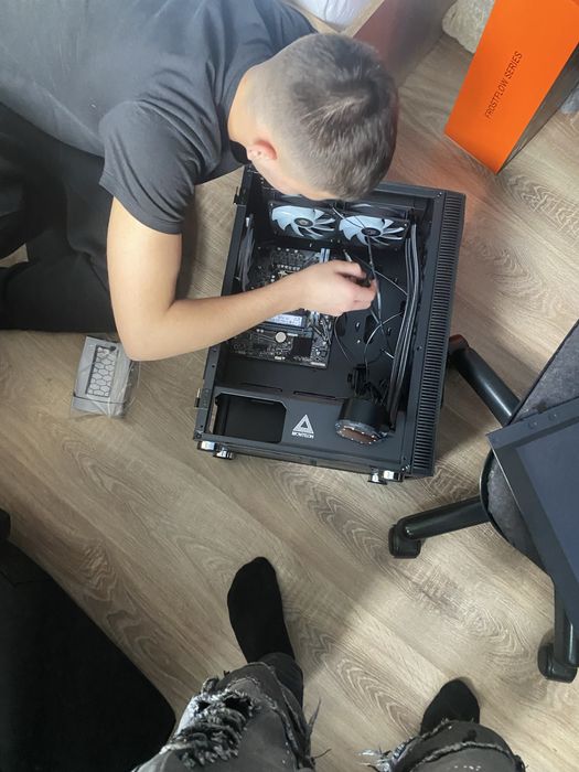 construiesc calculatoare