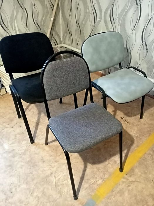 Стол раскладной  стулья  шкаф