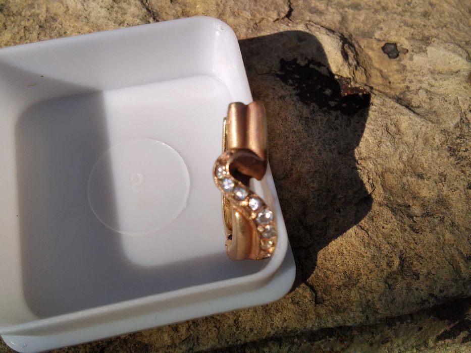 Златна обица  Полусърце