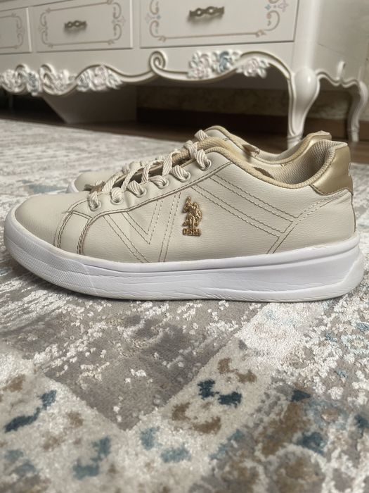 Кроссовки женские