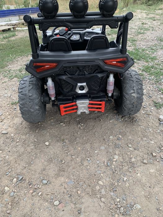 Двухместный электромобиль Buggi