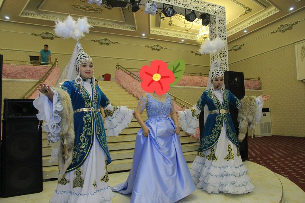 Вечерние платья . Узату