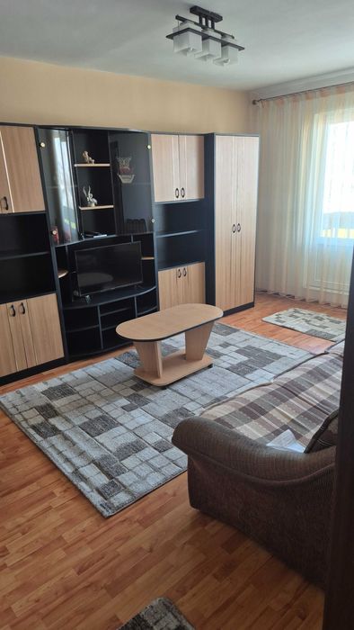 Inchiriez apartament