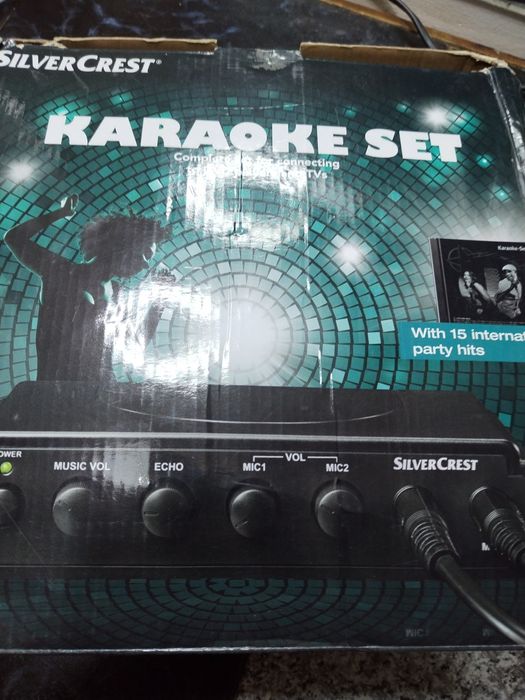 Set karaoke cu mixer și 2 microfoane