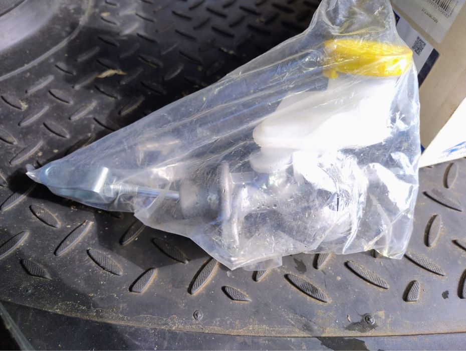 Главный целиндр Subaru Forester