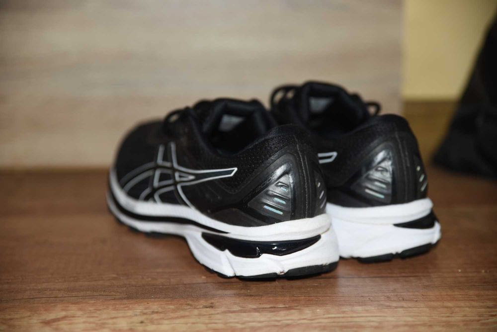 Asics GEL оригинални  маратонки, размер 44