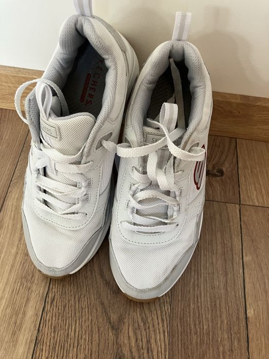 Маратонки Skechers и Nike