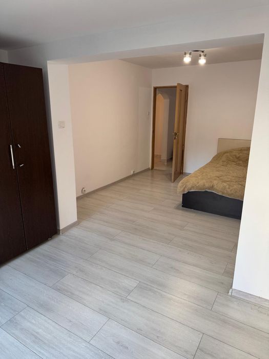 Vand apartament 3 camere parter