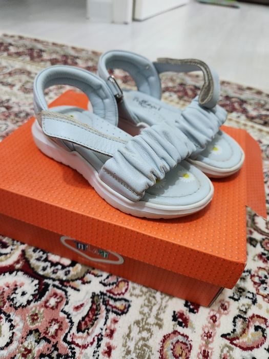 Продам обувь детскую