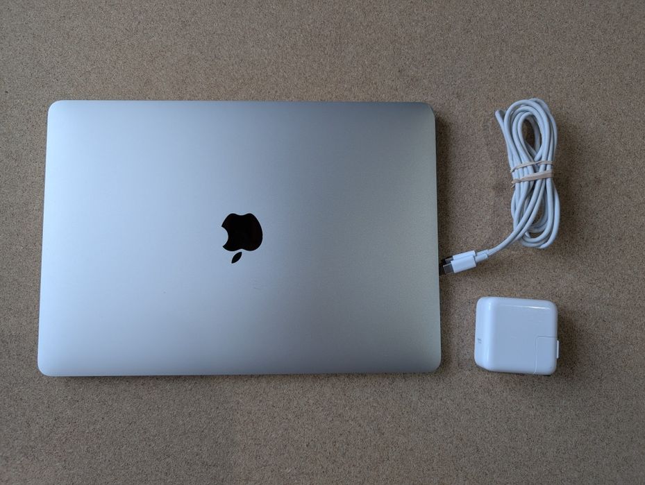 Macbook Air i7 2020 yil 16/2tb