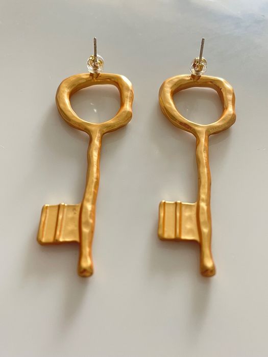 Модерни авангардни  обеци във формата на ключ "Schiaparelli"