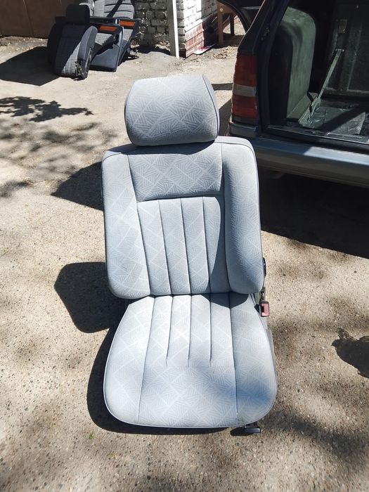 Продам дверные карты на мерс 124