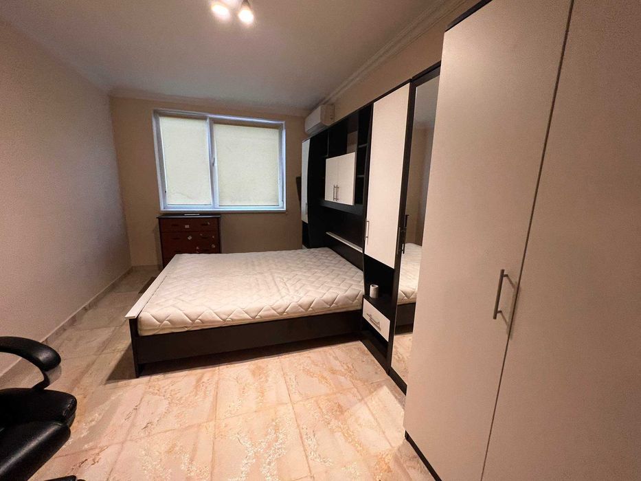 Дава се под наем Тристаен апартамент в София, Хладилника - 90 кв.м за 900 € - Снимка #4