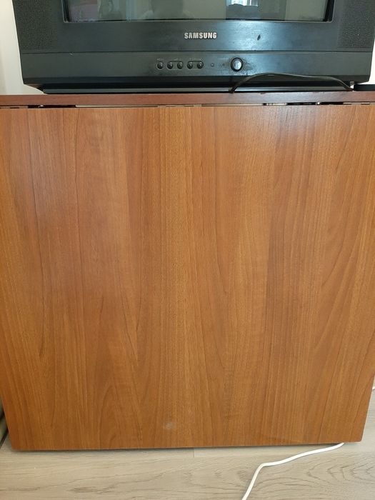 Срочно продам телевизор вместе со столом!⁴