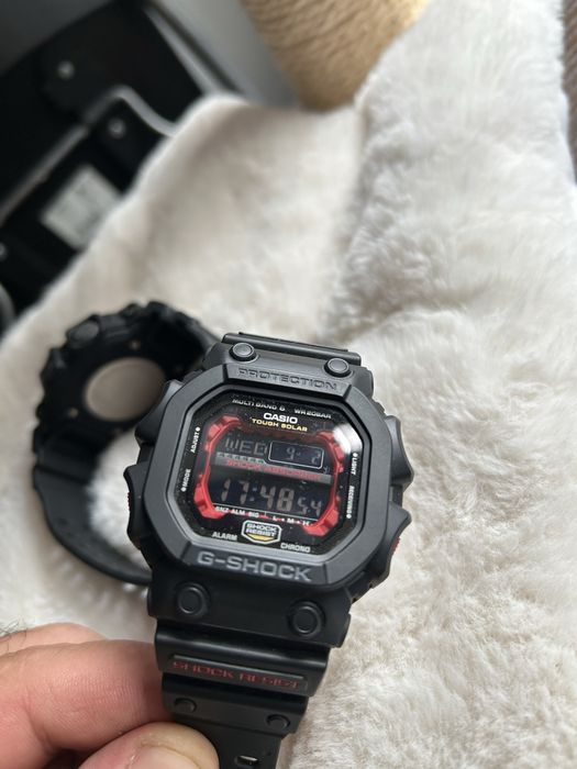 Vand doua ceasuri g-shock solare