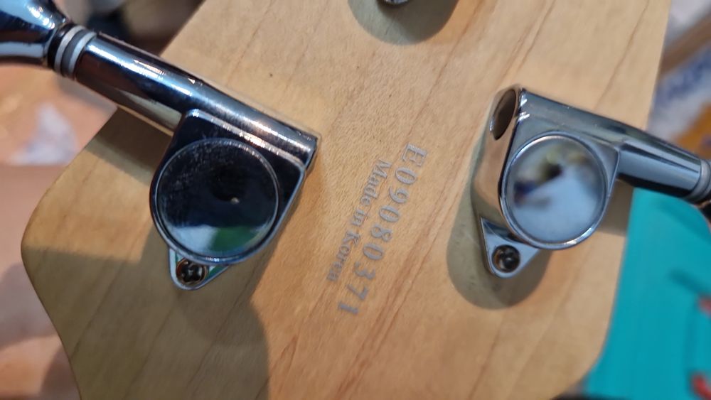 Бас гитара + чехол+ комбик