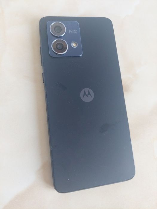 Vând Motorola Moto G84 5G fisurat dar perfect funcțional //poze reale