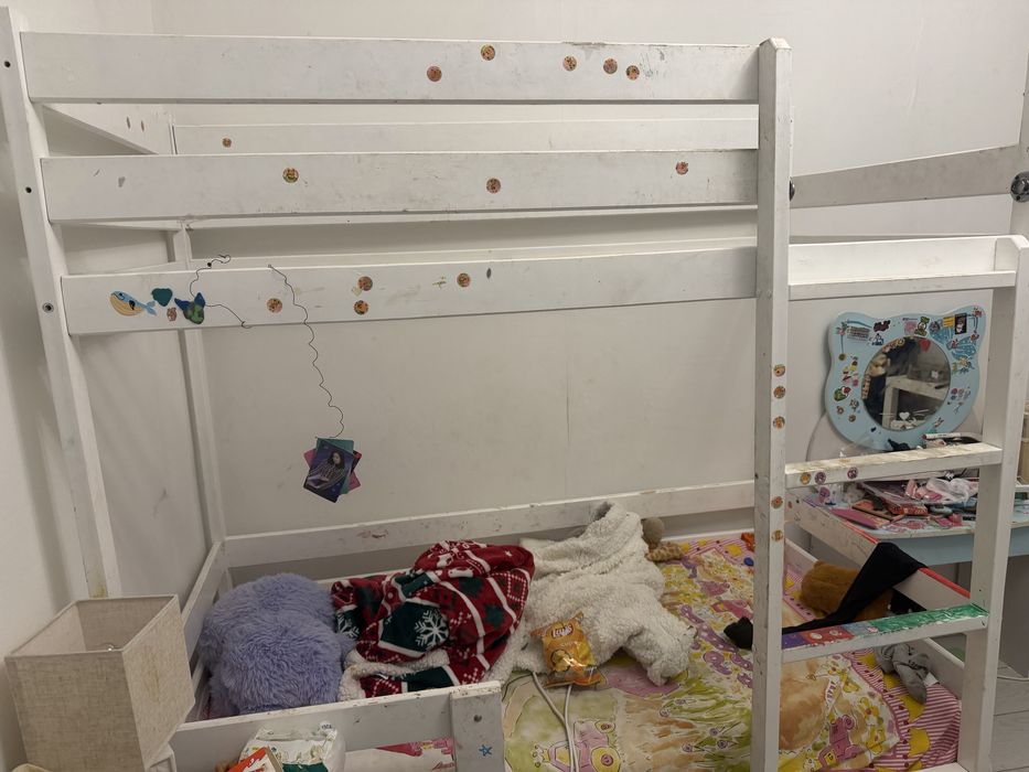 Отдам двухярусную кровать