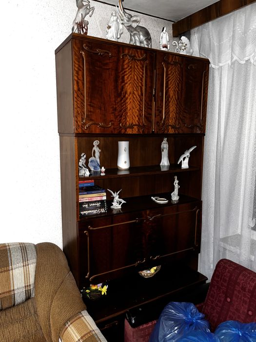 Vand mobila veche din lemn masiv