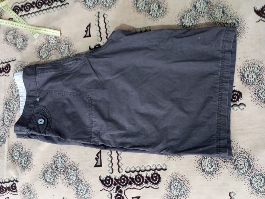 Pantaloni scurți subțiri mărimea 44, marca C&A