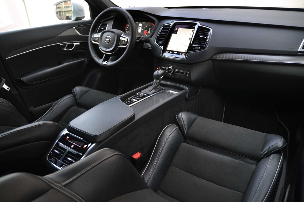 Volvo XC 90 / D5 AWD / R-Design / 7 LOCURI / Keyless