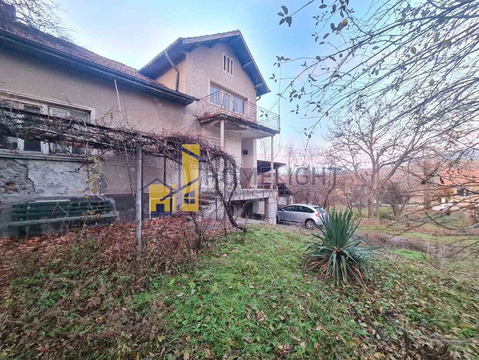 Къща в село Студена, община Перник