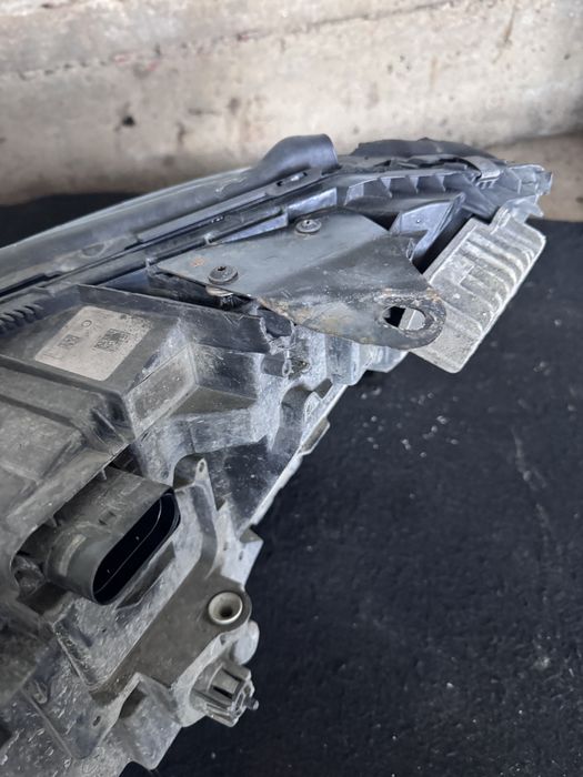 Far partea dreapta mercedes w205