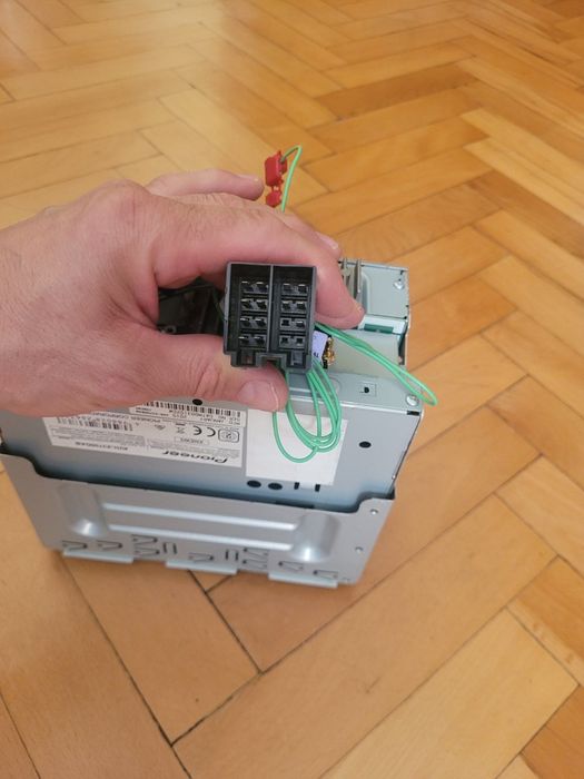 Pioneer аудио система с блутут и задна камера