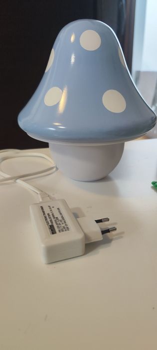 Lustra și veioza copii Philips eficienta energetic