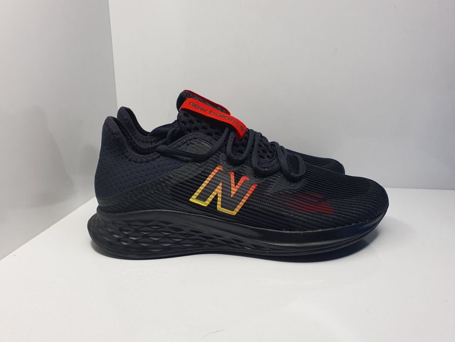 Маратонки New Balance Roav

Чисто нови с кутия 

Размер 42 стелка 26.5