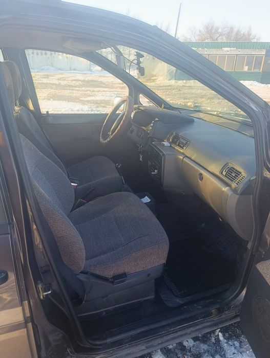 Продам машину Nisan prairie