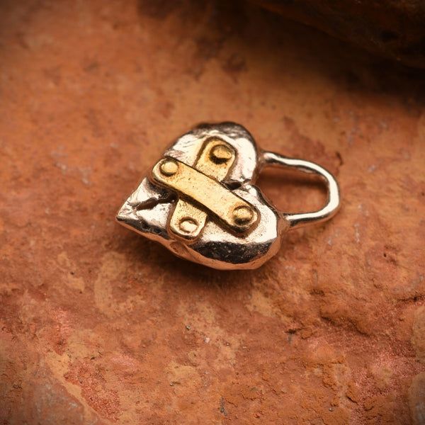 Сребърен медальон 925 „Реставрирано сърце“ – талисман за надежда