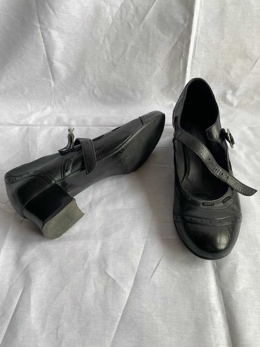 Черни обувки с нисък ток Fratelli