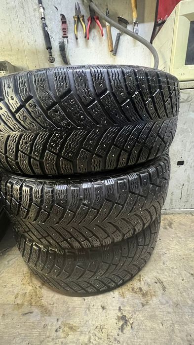 Шины 215,60, 16 шипы